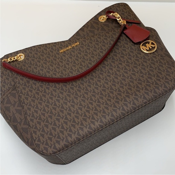 MICHAEL KORS
Jet Set Large Logo Shoulder Bag - Picture 2 of 15